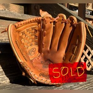 SOLD.  RAWLINGS XL SOFTBALL GLOVE. R-throw.